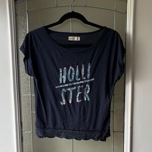 Hollister Dark Blue Floral Logo Top preloved